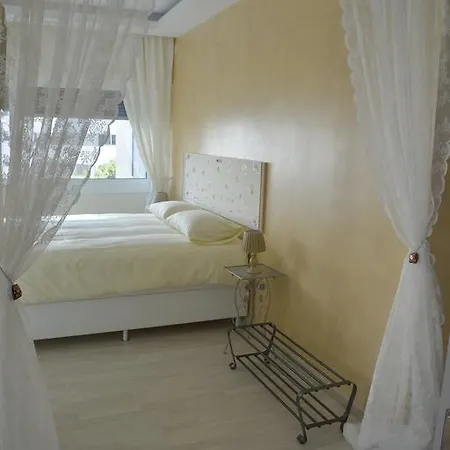 The Central Lejlighed *